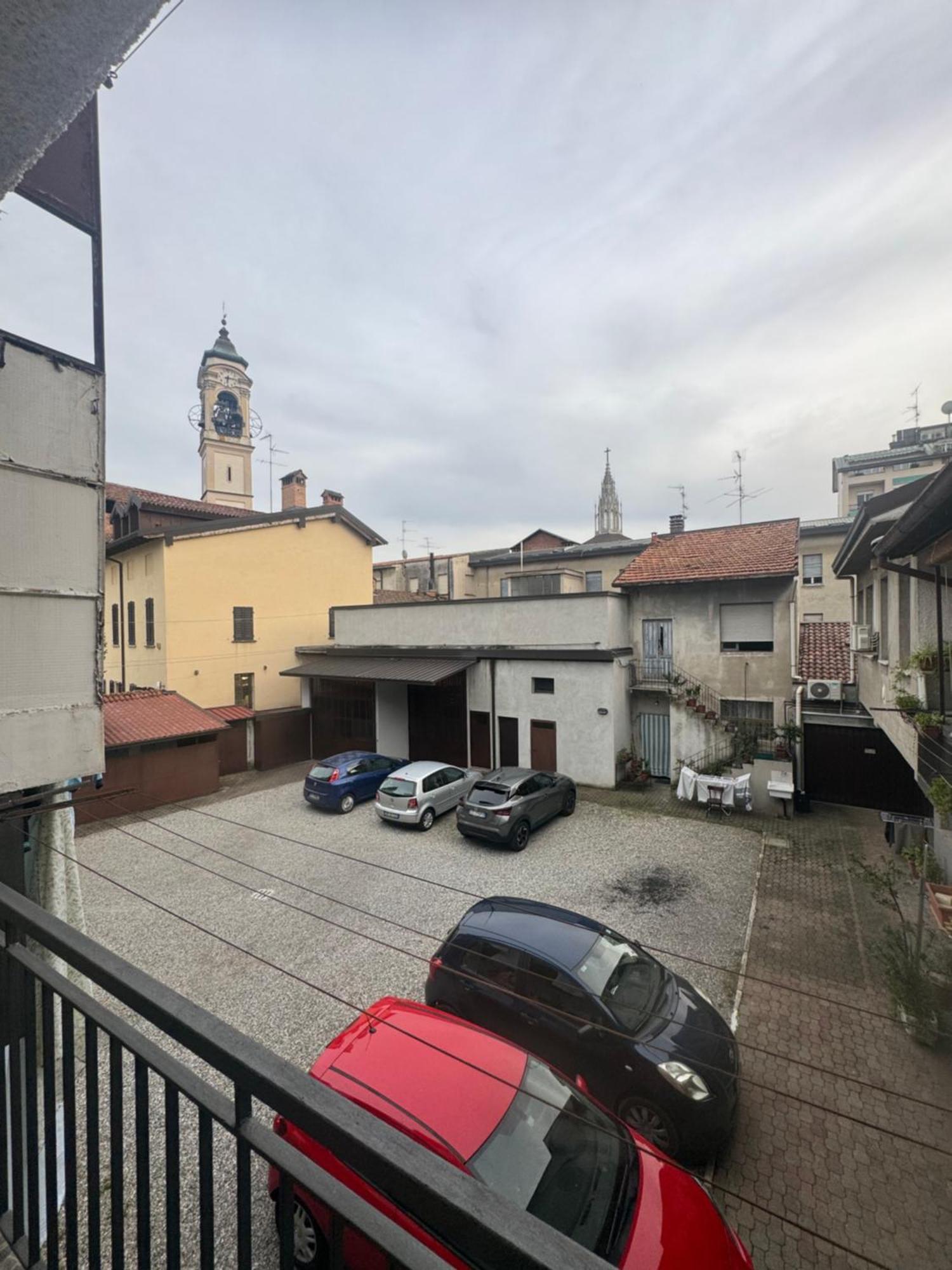 Casa Alessio - Elegante Appartamento Nel Cuore Di Cesano Maderno Exterior photo