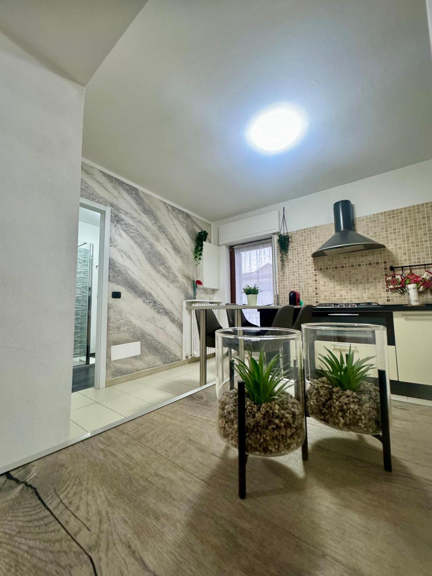 Casa Alessio - Elegante Appartamento Nel Cuore Di Cesano Maderno Exterior photo